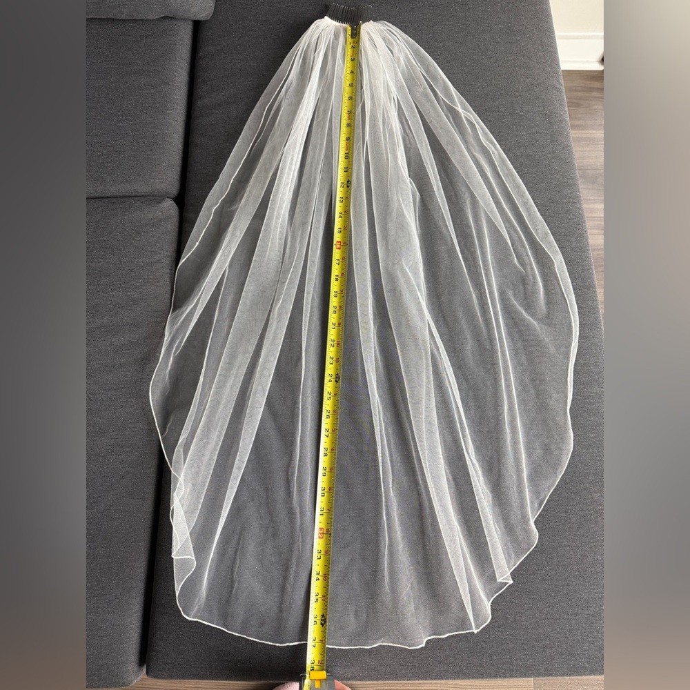 David's Bridal - Ivory Fingertip Veil - Picture 6 of 6